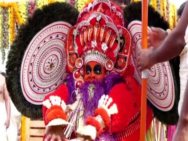 A dancer performing Perumkaliyattam in Kalliot village in Kerala's Kasaragod on Sunday. Photo/ANI
