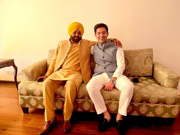 Raghav Chadha and Bhagwat Mann (Image source: Twitter)