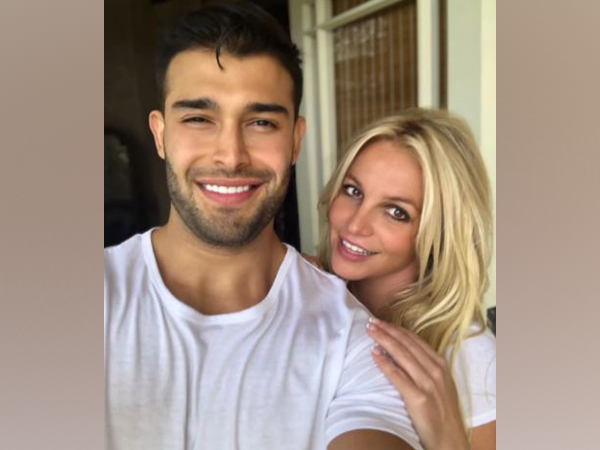 Sam Asghari, Brtiney Spears (Image source: Instagram)