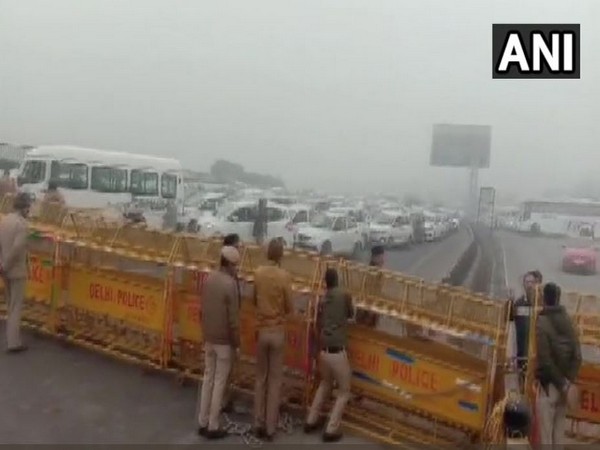 Visuals from the Delhi-Gurugram expressway on Thursday morning. Photo/ANI
