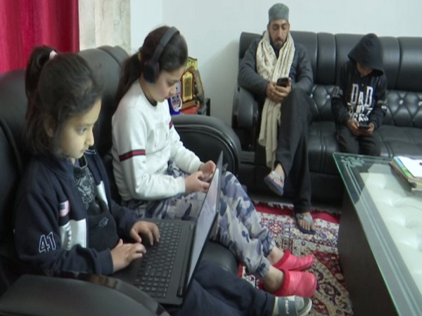 People using 4G services on their gadgets in Rajouri