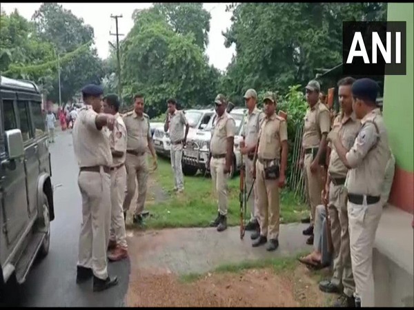 Visual outside voting booth in West Bengal's Asansol (Photo/ANI)
