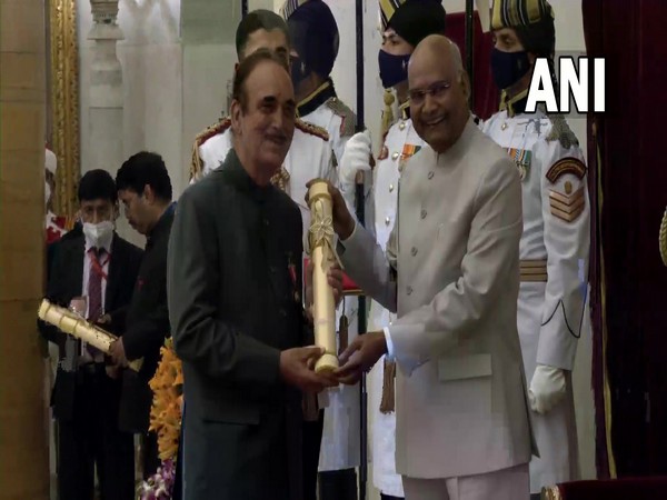 Senior Congress leader Ghulam Nabi Azad received the Padma Bhushan award (Photo/ANI)