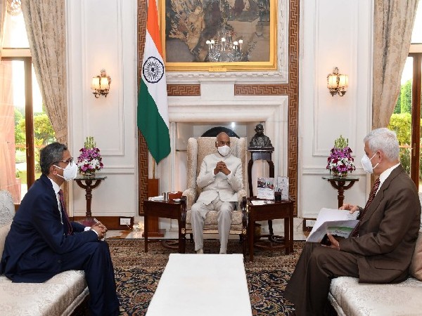 CJI Ramana, Justice UU Lalit meeting President Ram Nath Kovind in Delhi on Monday. (Photo/Twitter/Rashtrapati Bhavan)