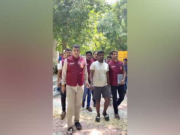 Arrested Sanwar Malik with Delhi Police Crime Branch. (ANI/photo)