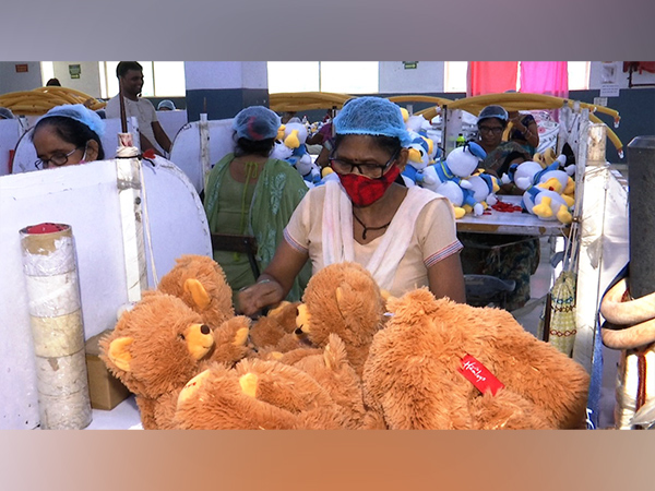 India's toy manufacturers aim for a global market (Photo:ANI)