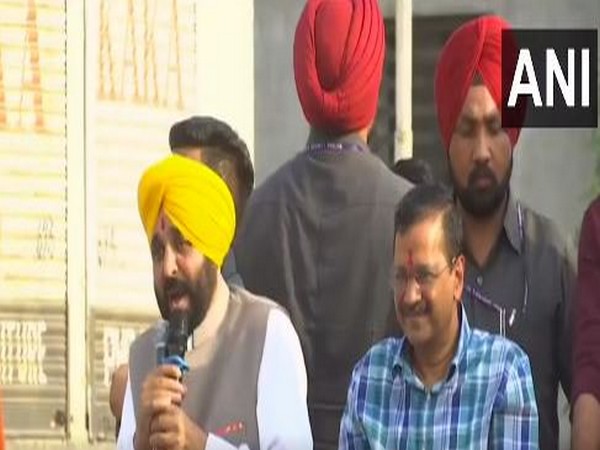 Aam Aadmi Party's National convenor Arvind Kejriwal and Punjab Chief Minister Bhagwant Mann (left) at the roadshow (Photo/ANI)