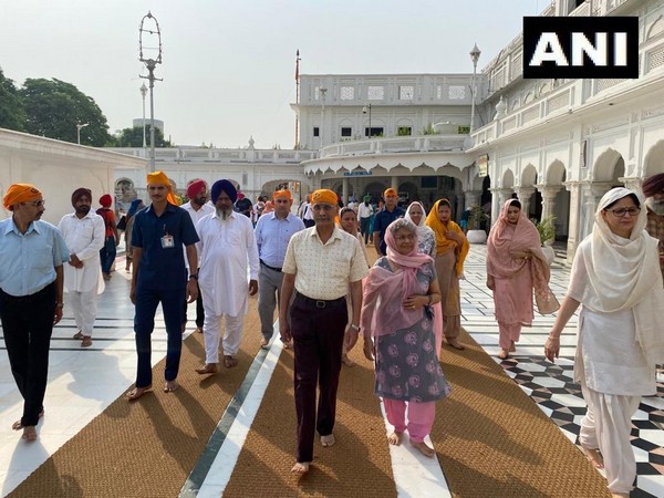 Former Army Chief General Manoj Mukund Naravane with his wife Veena Naravane at the Golden Temple in Amritsar. (ANI/photo)