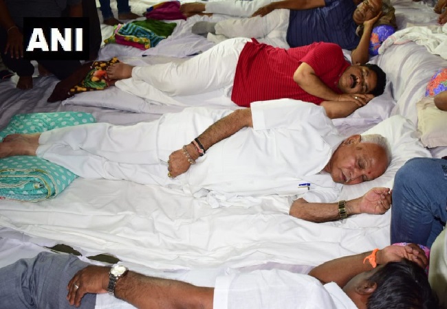 Karnataka BJP chief BS Yeddyurappa staging all-night protest against JSW land deal in Bengaluru, Karnataka on June 14. Photo/ANI
