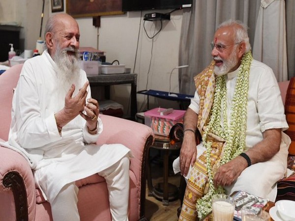 Prime Minister Narendra Modi on Tuesday met former cricketer Jam Saheb Shatrusalyasinhji (Photo/PMO India)