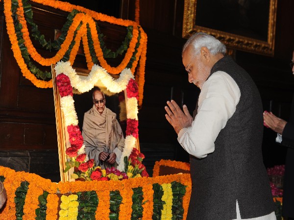 PM Modi paying tribute to Chakravarti Rajagopalachari (File Photo)