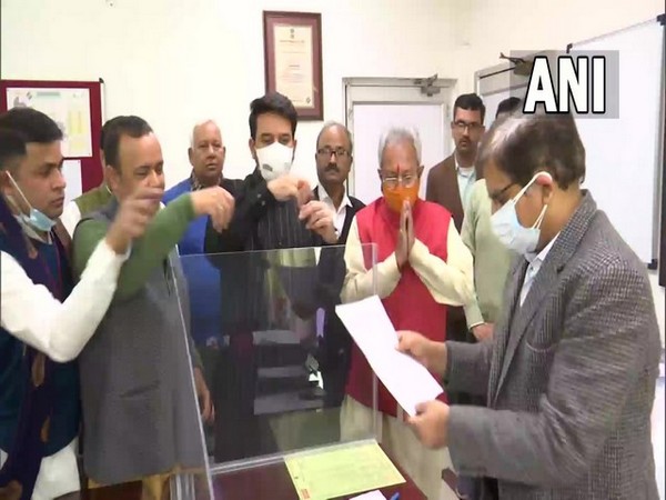BJP leaders submit a complaint to Election Commission (Photo/ANI)