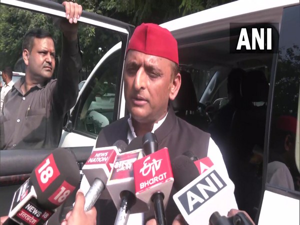 Akhilesh Yadav taking to reporters in Lucknow before leaving for Lakhimpur Kheri