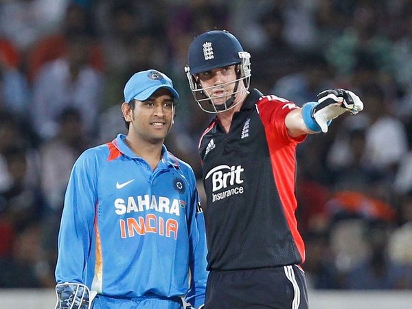 Indian cricketer MS Dhoni with Kevin Pietersen (Image: Kevin Pietersen's twitter))