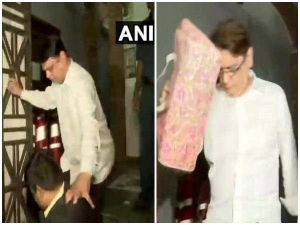 Venugopal Dhoot and  Deepak Kochhar leaving ED office after midnight on Sunday 