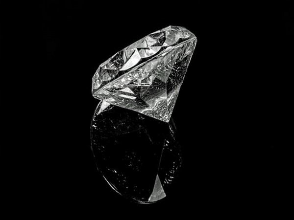 Fibrous diamonds grow more quickly than gem diamonds, which means they trap tiny samples of fluids around them while they form.