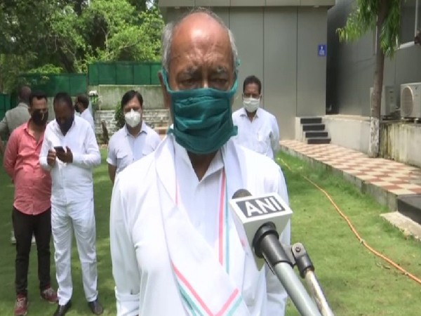Congress leader Digvijaya Singh speaking to ANI on Thursday. [Photo/ANI]