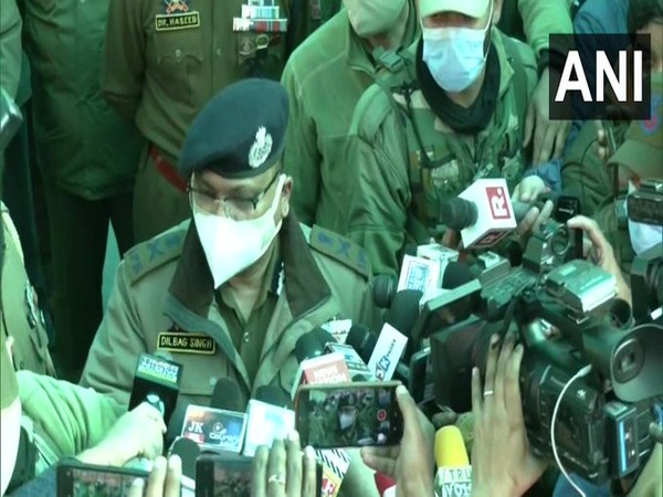 J&K DGP Dilbag Singh during the wreath-laying ceremony of martyr constable Rohit Chhib. (ANI/photo)
