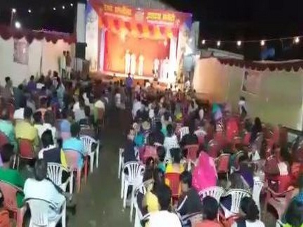 Congress candidate Dilpreet Singh while addressing in a Ram Leela fuction in Lucknow, Uttar Pradesh. Photo/ANI