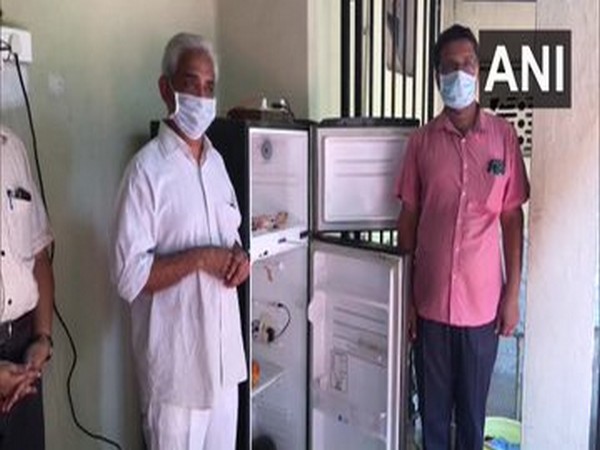 Disinfection chamber made out of an old fridge