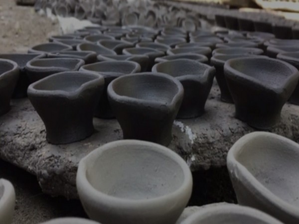 Potter are making Rs 300 per 1,000 lamps. Photo/ANI