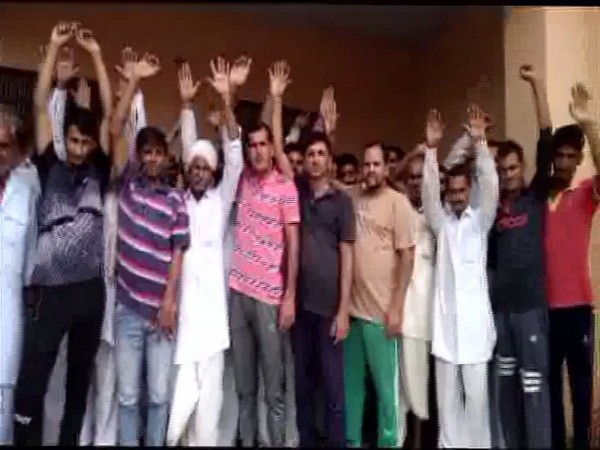 The locals and the farmers of Hisar district gathered in Hisar to seek merger with Rajasthan. [Photo/ANI]