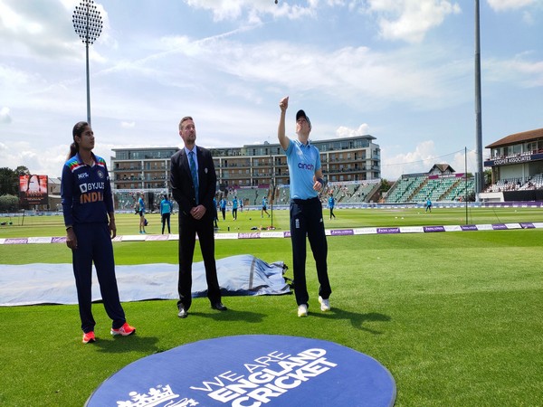 Mithali Raj and Heather Knight during toss in 2nd ODI (Photo/ BCCI Women Twitter)