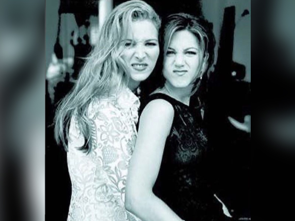 Actors Jennifer Aniston and  Lisa Kudrow (Image source: Instagram) 
