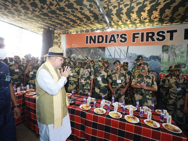 Union Minister Amit Shah visited Jikabari Border Outpost (BOP) of Indo-Bangladesh Border (Photo/Amit Shah Twitter)