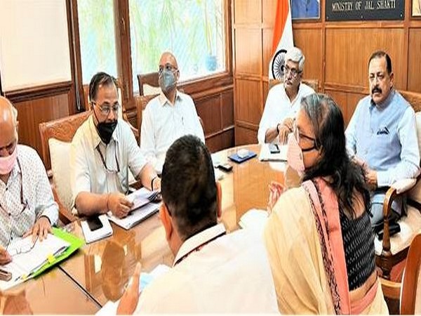 Jitendra Singh discusses progress of Ujh multipurpose project with Jal Shakti Minister. (Photo/PIB)