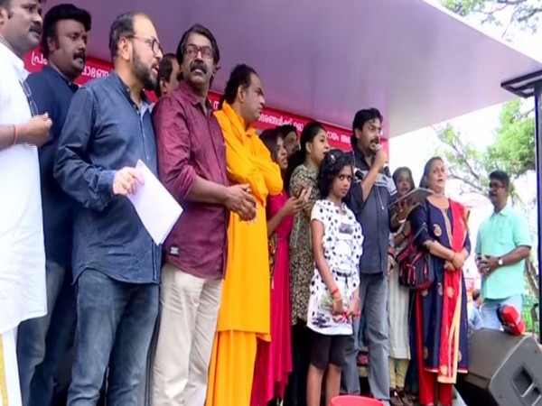 Singers performing to collect relief fund 