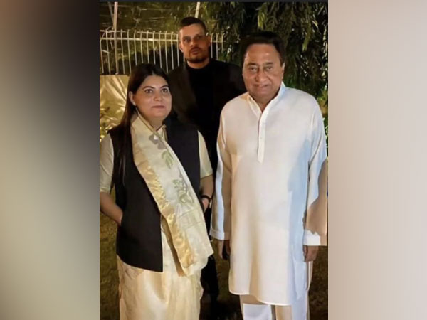 Madhya Pradesh Congress leader Noori Khan with State Congress chief Kamal Nath (Photo/ANI)