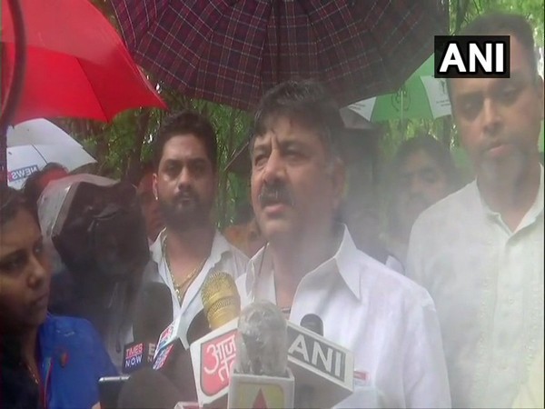 DK Shivakumar talking to media persons at Mumbai on Wednesday 