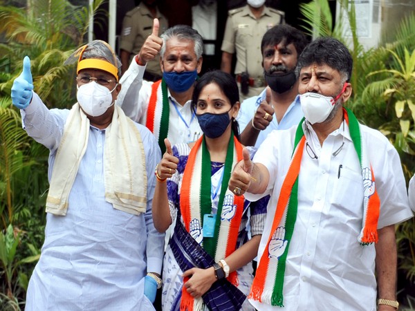 Karnataka Congress chief DK Shivakumar (left)
