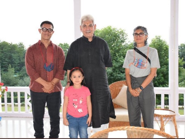 Aamir Khan, Kiran Rao meet J&K Lt Gov Manoj Sinha (Image source: Twitter)