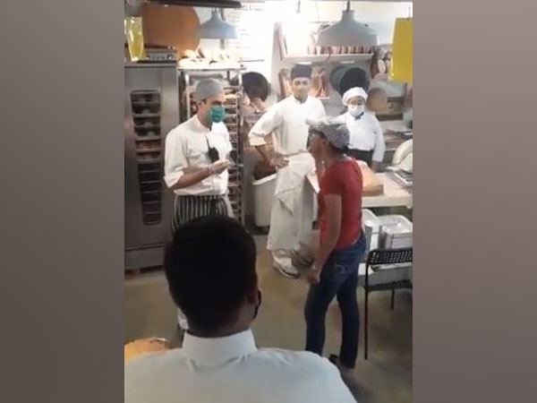 Female customer at Okra Test Kitchen in Karachi caught bullying its staff after she was asked to show a COVID-19 vaccination certificate. (Twitter)