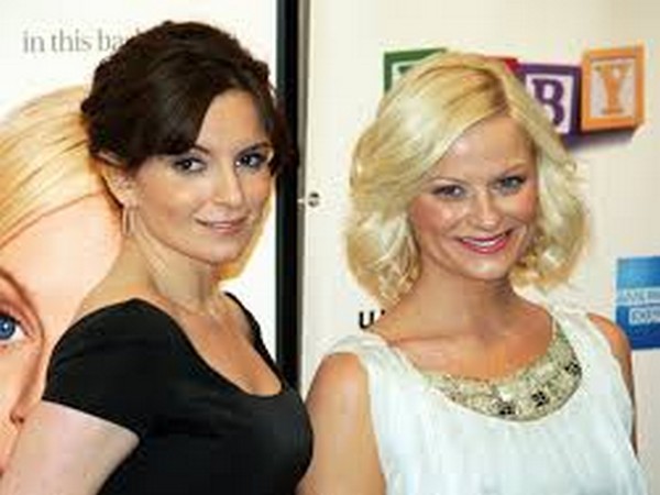American actors Amy Poehler and Tina Fey