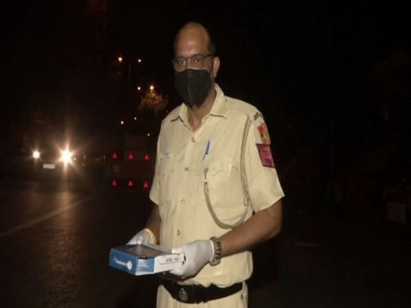 Delhi Police Additional DCP distributed pizzas to personnel