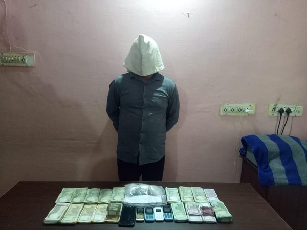 Drug peddler with 300 gm brwon sugar, 5 moible and 2.14 lakhs cash 