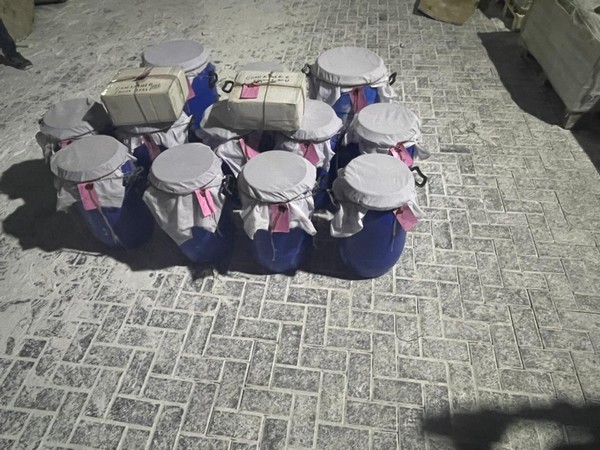 A total of 293.81 kgs of heroin was recovered from the six gunny bags.