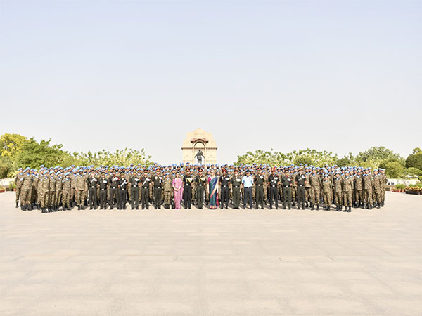 Visual of Army and other officials at National War Memorial on UN Peacekeepers Day (Photo/PIB)