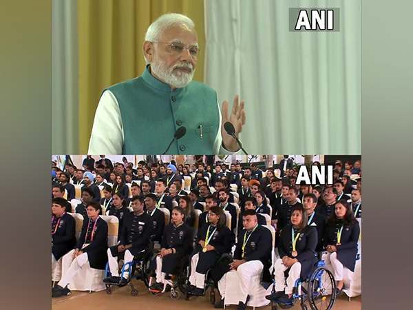 PM Narendra Modi and CWG 2022 Indian contingent (Photo: ANI)