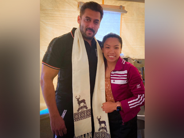 Salman Khan with Mirabai Chanu (Image Source: Instagram)