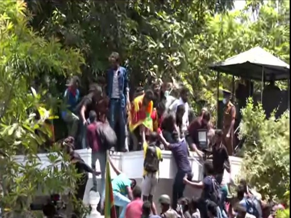 Protestors breaking into Sri Lankan PM Ranil Wickremesinghe's residence (Photo/ANI)