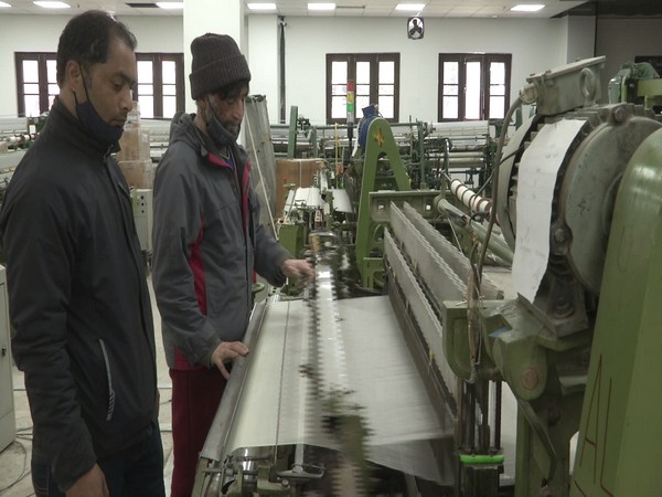   Silk weavers working on new machinery in Srinagar (Photo/ANI)