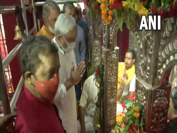 Bihar CM Nitish Kumar visits a temple in Patna (Photo/ANI)