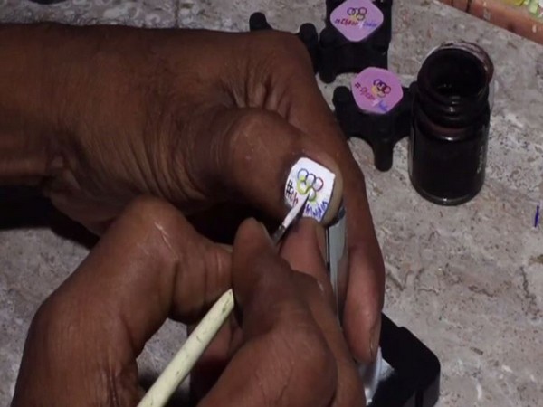 A visual of the micro art painted by Anisur Rahaman (Photo/ANI)