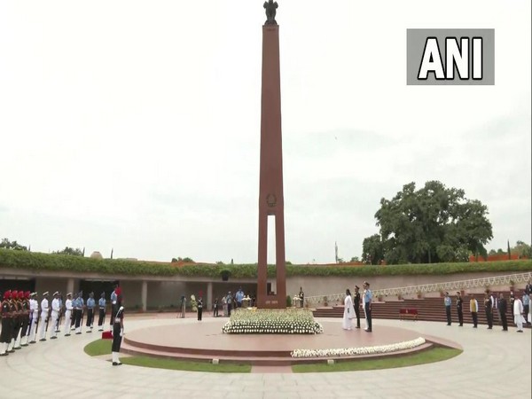 President Murmu pays homage at National War Memorial on Independence Day (Photo/ANI)