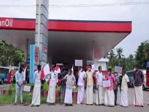 Protest held by Kerala Congress (M) workers at petrol pump in Ayoor, Kollam. (Photo/ANI)