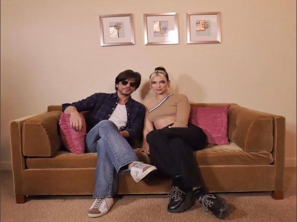 Shah Rukh Khan and Dua Lipa (Image courtesy: Twitter)
